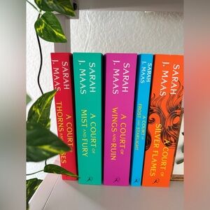 Sarah J. Maas A Court of Thorns and Roses Book Set